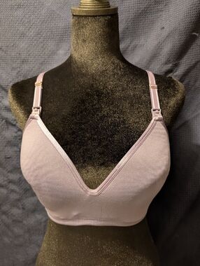 A Pea In The Pod Nursing Convertible Wireless V-Neck Bralette in Lavender Pink S